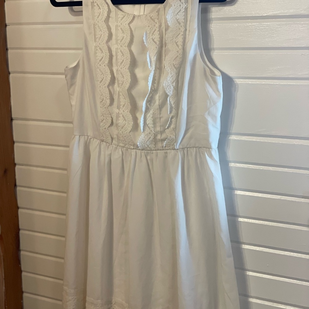 Doe & Rae Dress White Ivory Dress w/ lace accents zipper closure